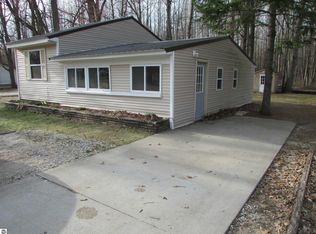 5189 Hamilton Dr, Harrison, MI 48625