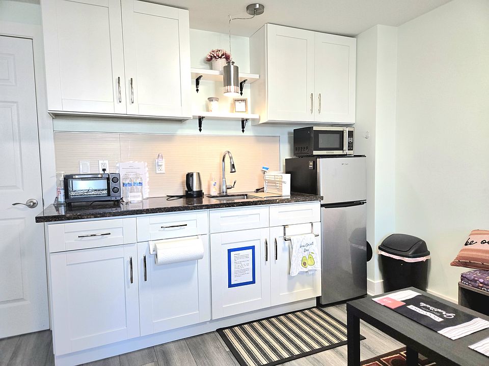 Kitchenette with small oven, microwave and small fridge