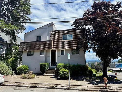 Stunning Custom Duplex-TH w/view deck Photo 1