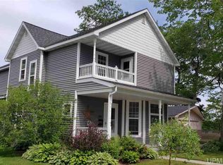 319 S 3rd St, Escanaba, MI 49829