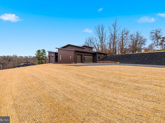 2nd image of 308 Ridge Rd