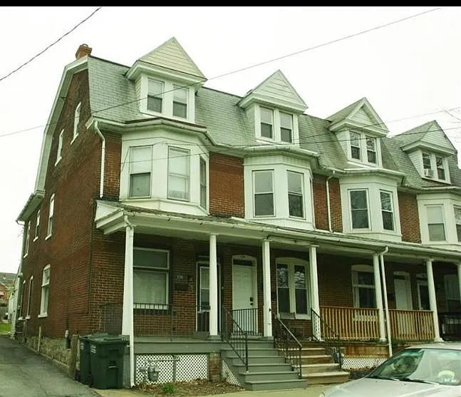 136 W Fairview St