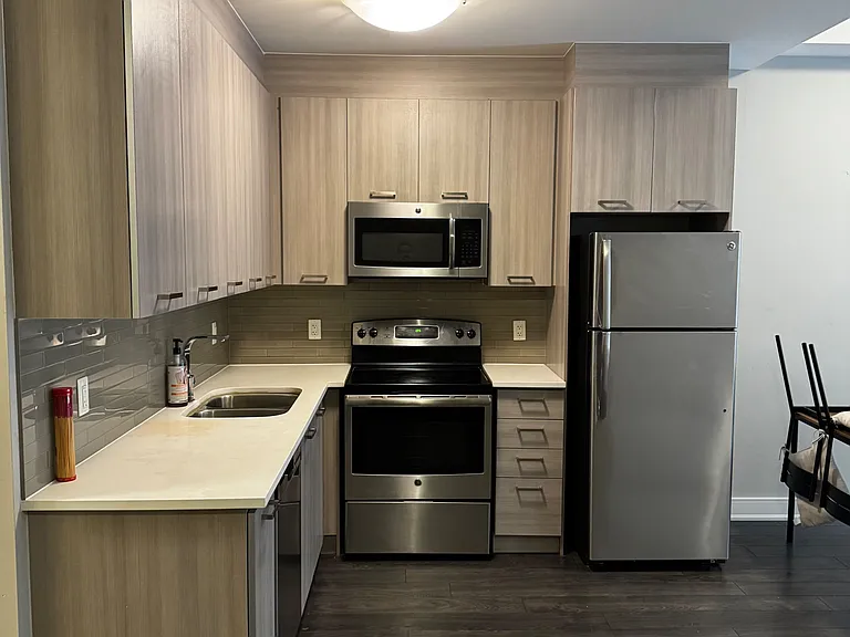 150 Main St W #412 — Photo 8