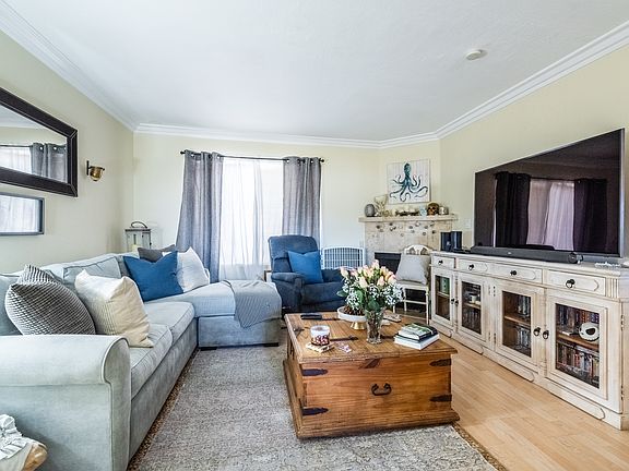 4th image of 7045 Woodley Ave Unit 216