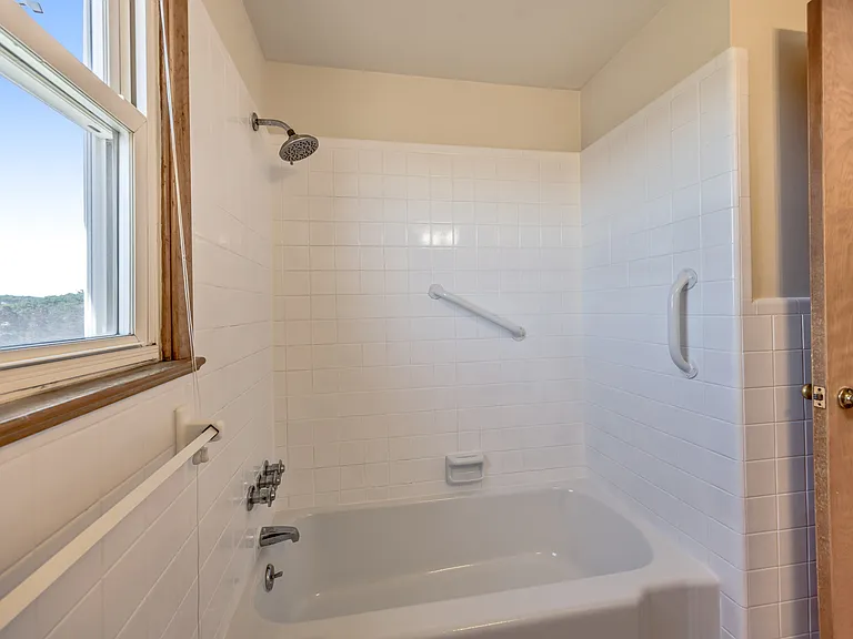 88 Maple Ave — Photo 13