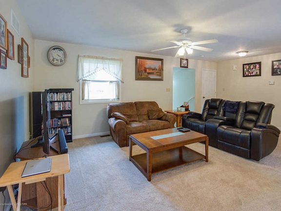 5th image of 406 N Iris Ln