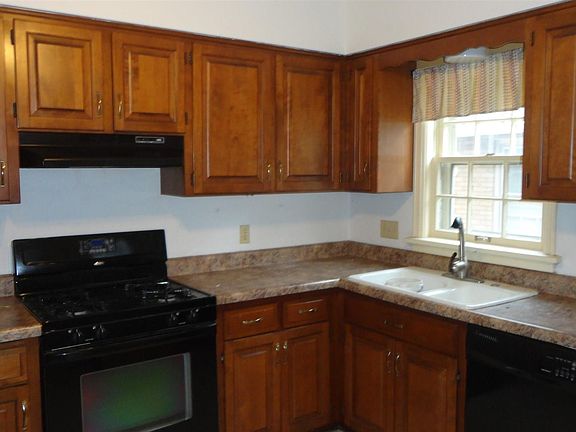4th image of 407 W Forrest Hill Ave