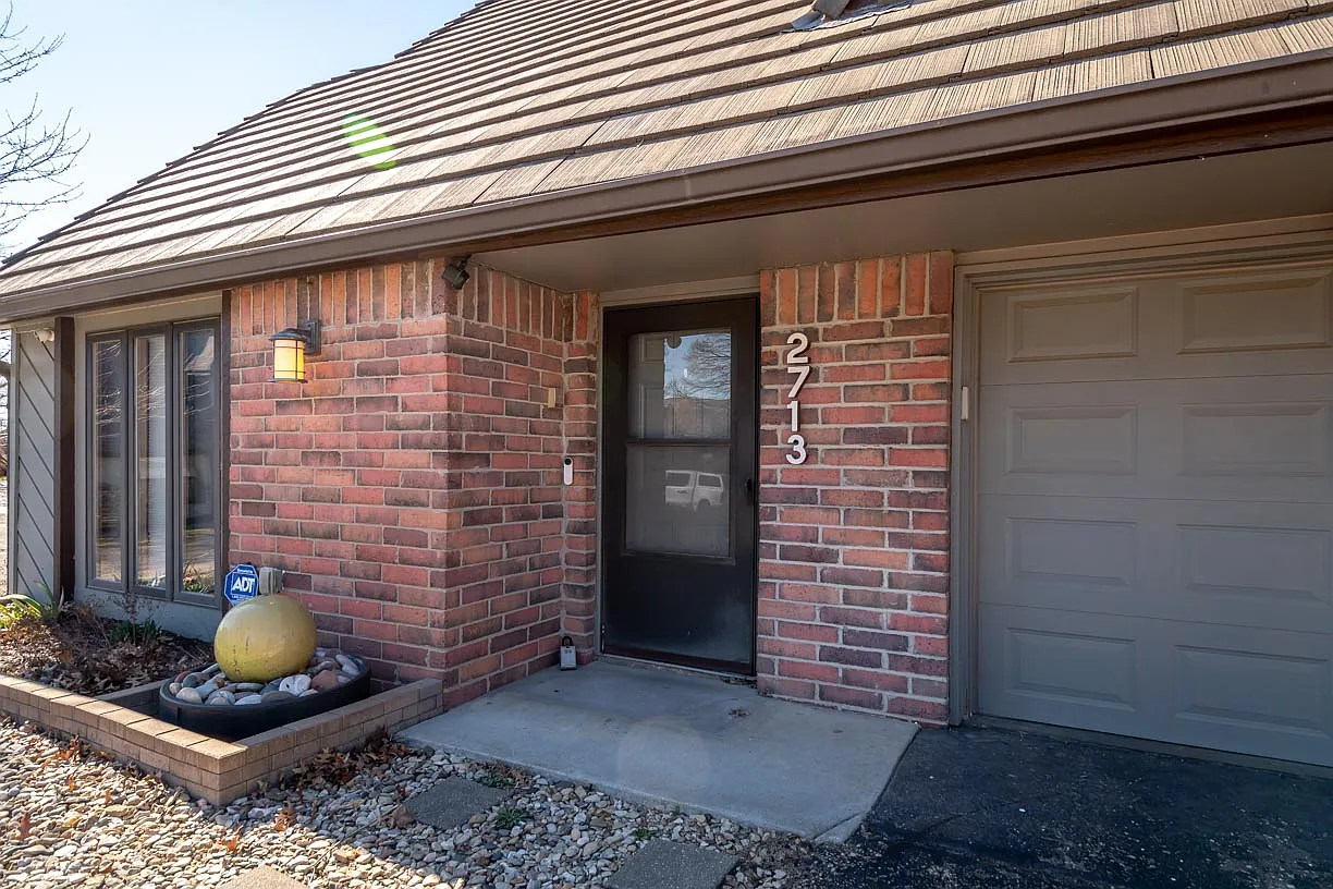 2 bed, 1676 sqft, $1,800 — Photo 1