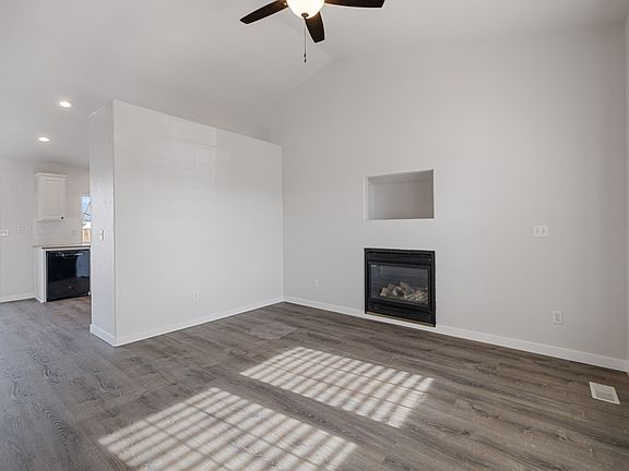 4th image of 644 Teton Dr