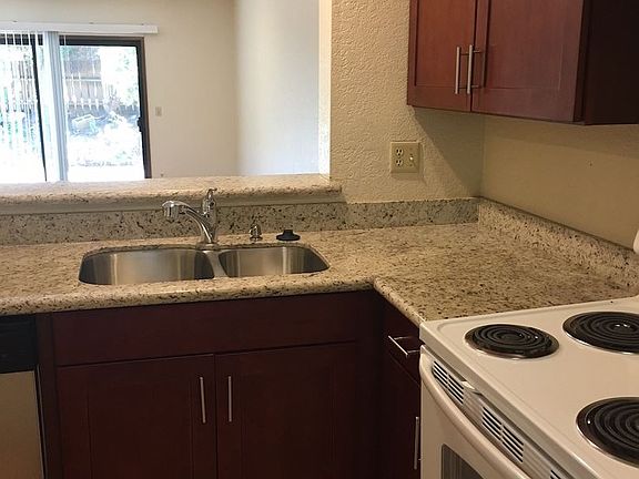 4th image of 2522 NE 195th St APT 1