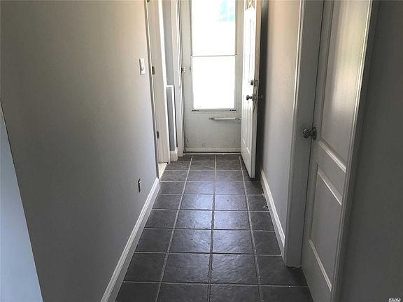5th image of 19 Brookwood Dr