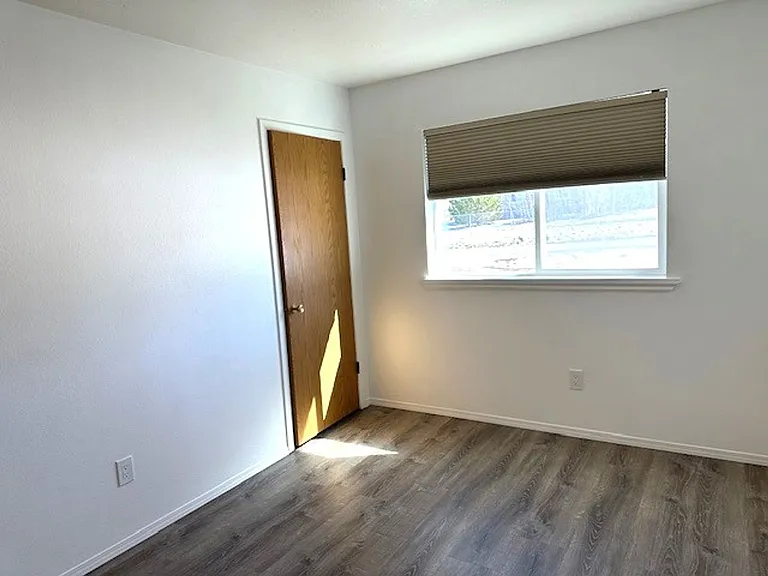 377 Parkchester Dr — Photo 6