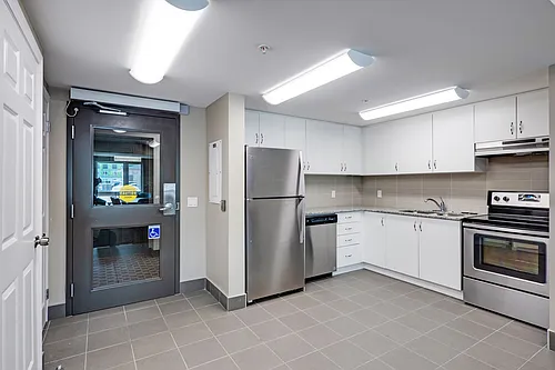 1045 Waterloo St Photo 1