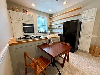 3rd image of 457 Washington St APT 8