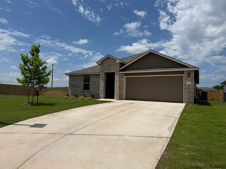 2621 Torbensen Ct — Photo 4