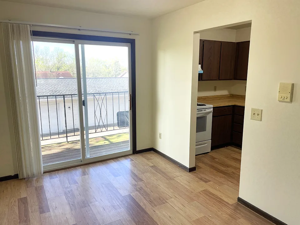2367 Chalet Gardens Rd