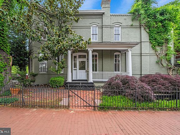2nd image of 400 7th St SE