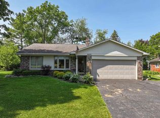 8415 Vanden Dr, White Lake, MI 48386
