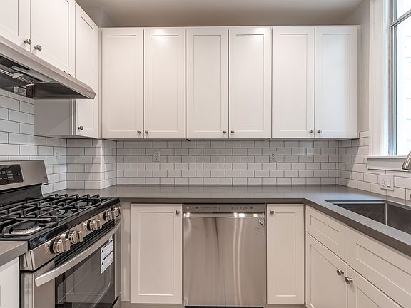 4th image of 3301 Broderick St APT 203