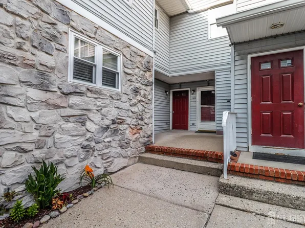 323 Ventnor Ct, Piscataway, NJ 08854