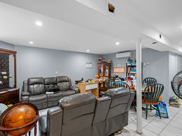 1323 Sutter Avenue image 32 of 50