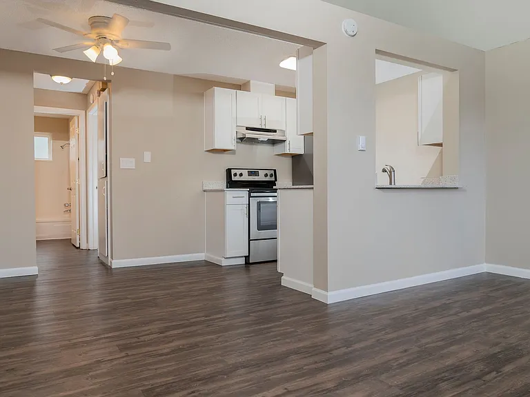 616 N Anderson St — Photo 3