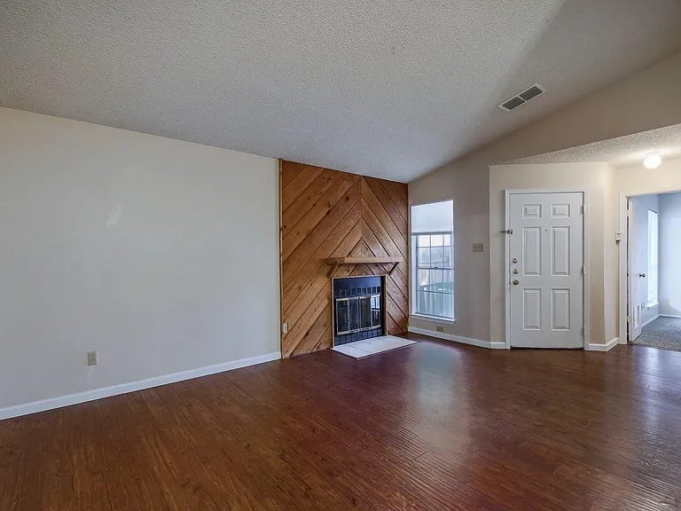 4407 Limewood Ct #B — Photo 7
