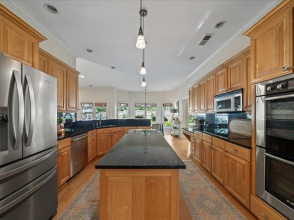 4th image of 3300 Kenney Dr