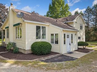 1202 Garden Rd, Milford, MI 48381