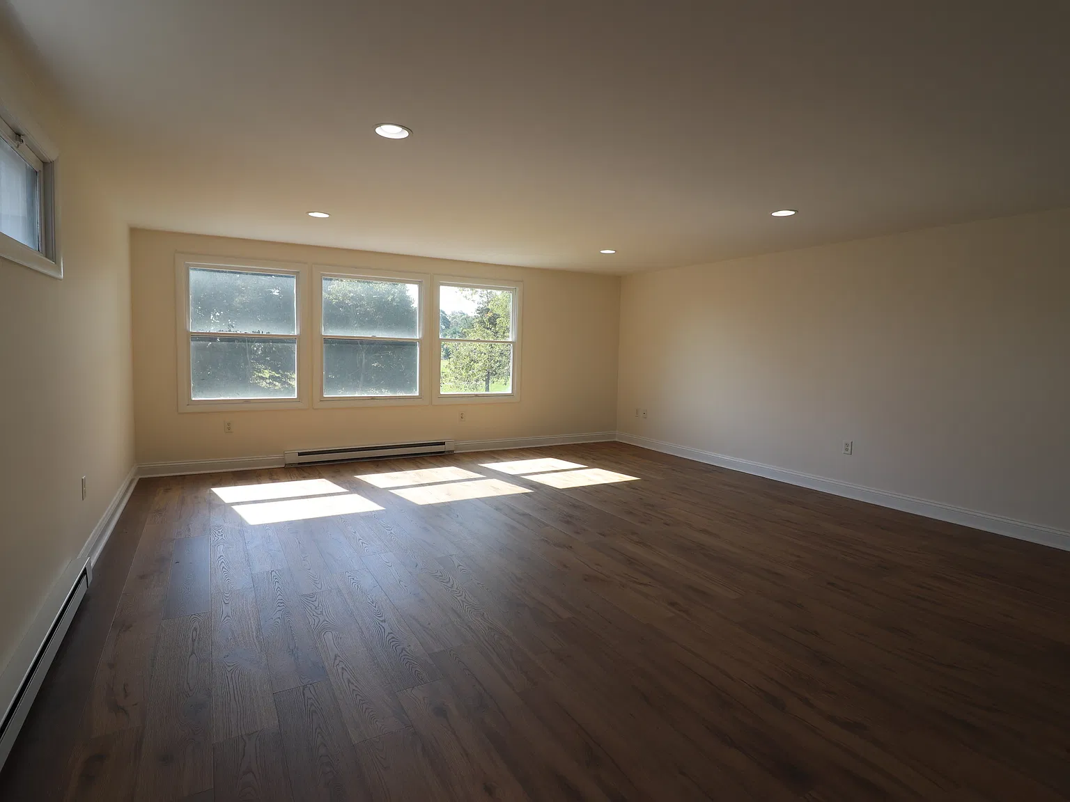1 bed, 1040 sqft, $2,200 — Photo 3