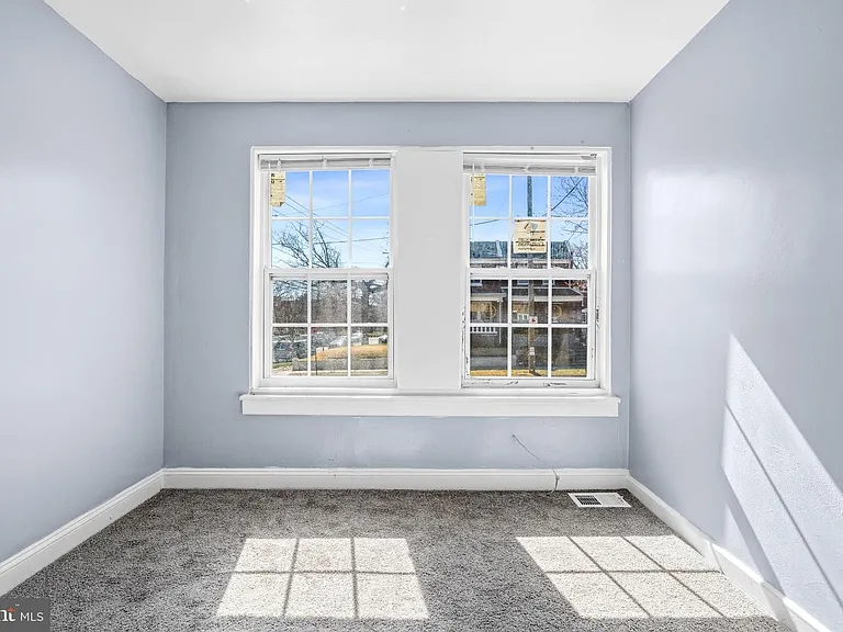 Upper Level Bedroom (Bedroom 1)