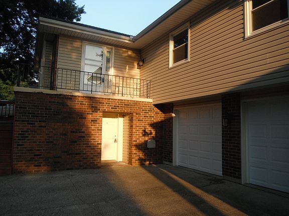 3rd image of 512 NW Manor Dr