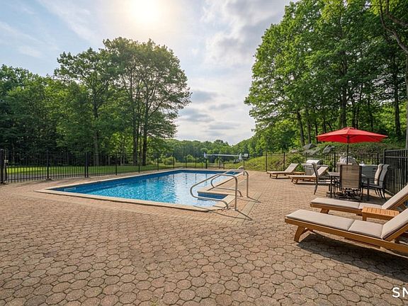 3rd image of 1729 Litchfield Road