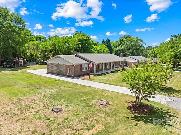 2nd image of 607 Wren Rd