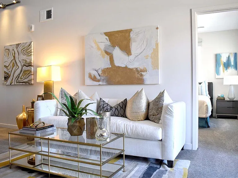 360 Luxury Apartments — Photo 29