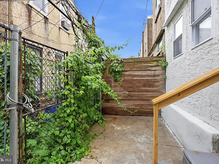 2821 N Stillman St — Photo 7