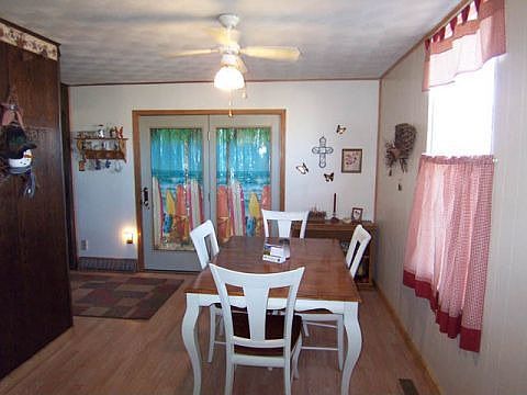 INFORMAL DINING ROOM