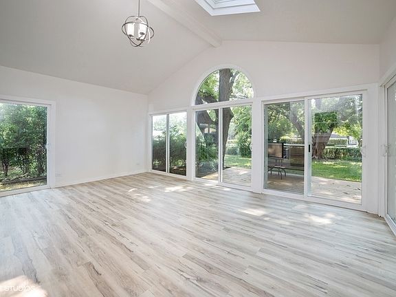 5th image of 685 Renee Dr