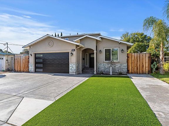 2nd image of 43257 Newport Dr