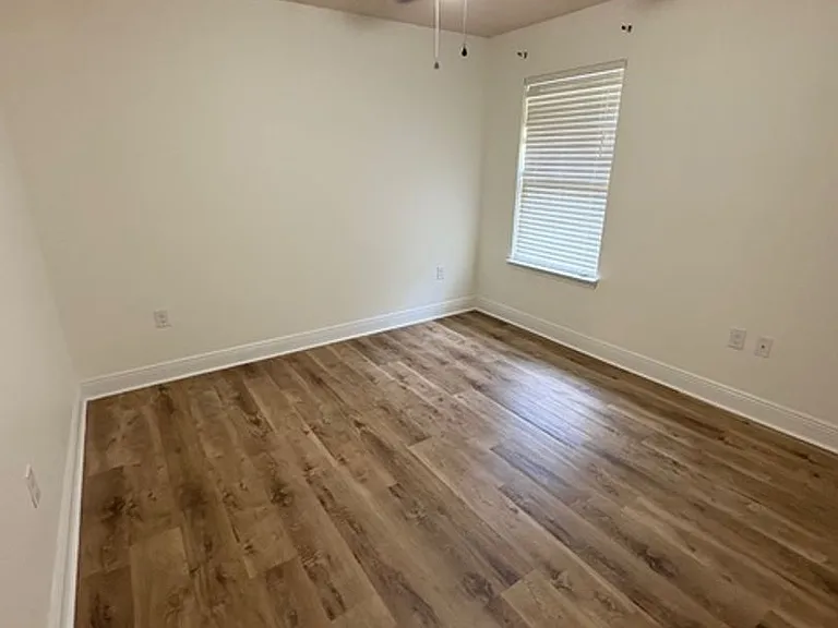 6040 Trestle St — Photo 17