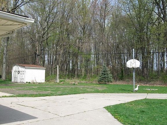 3rd image of 9756 Pamela Dr