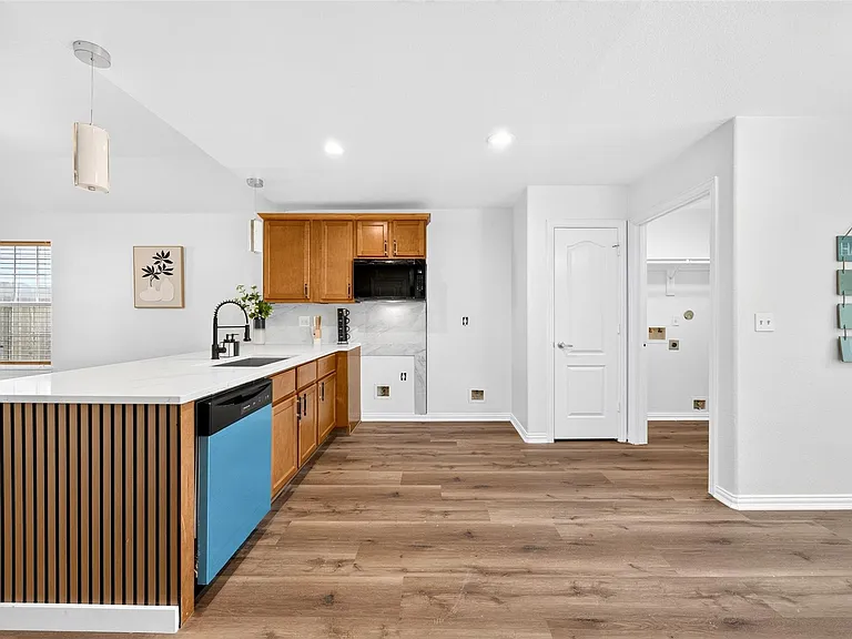 1302 Shearn St — Photo 12