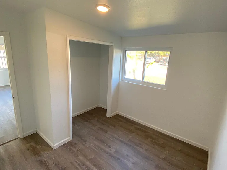 2381 Chaucer St — Photo 14