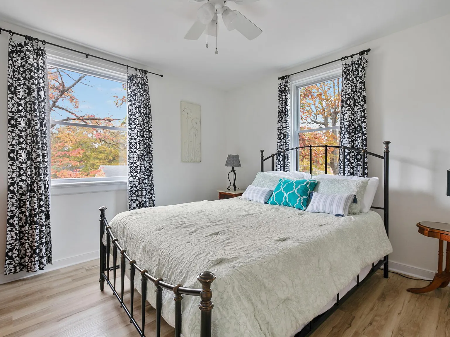 3 bed, 1000 sqft, $2,750 — Photo 1