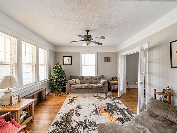 3rd image of 206 Warren Ave