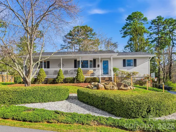 107 Edgewood Ct, Arden, NC 28704