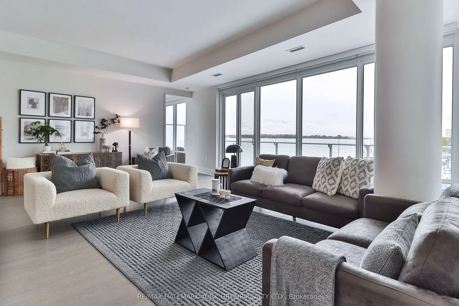 29 Queens Quay E #505 photo 1