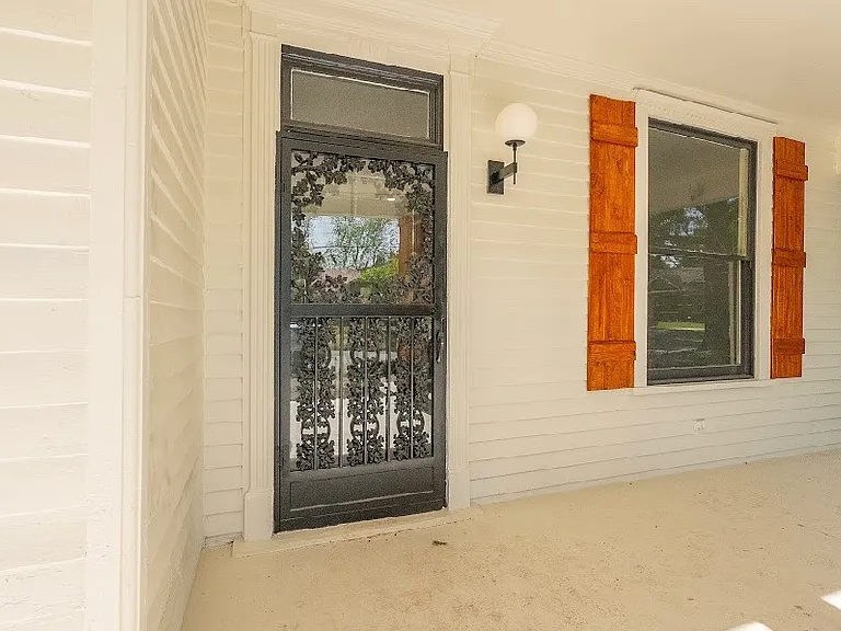 2807 Beacon Ave — Photo 4