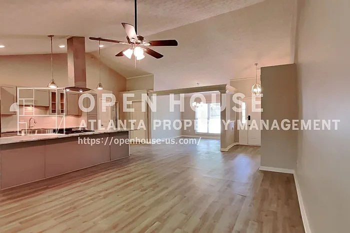 111 Meadowview Ln — Photo 3