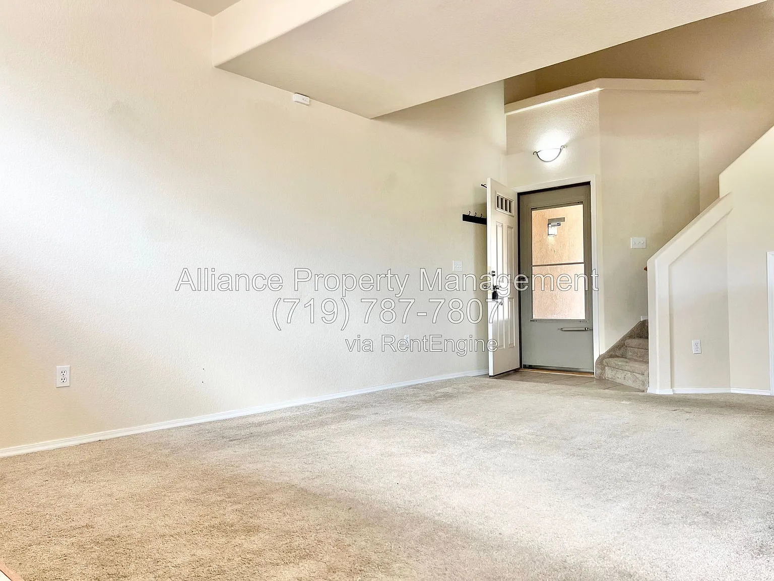 3 bed, 2.5 bath, 1374 sqft, $1,895 — Photo 4